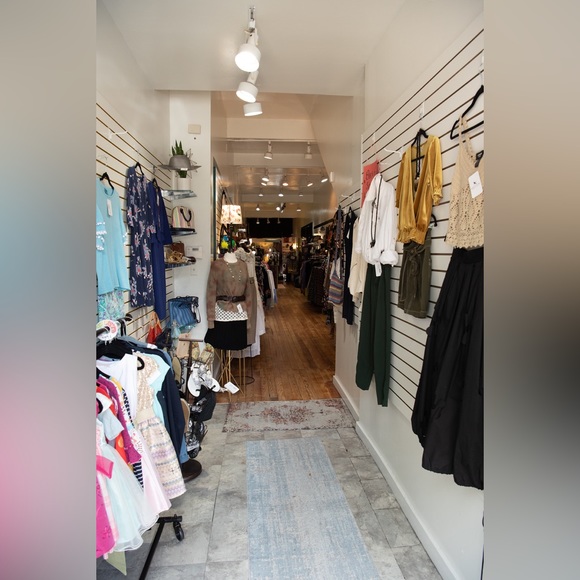 Meet your Posher, Nouveau Designer Consignment! - Picture 3 of 16